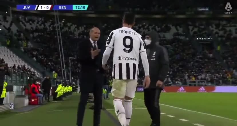 莫拉塔被换下时喃喃自语，阿莱格里怒斥：“你最好闭嘴”（莫拉塔怎么了）