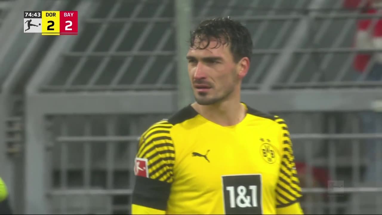 胡梅尔斯手球送点 莱万主罚命中完成双响（胡梅尔斯防守集锦）