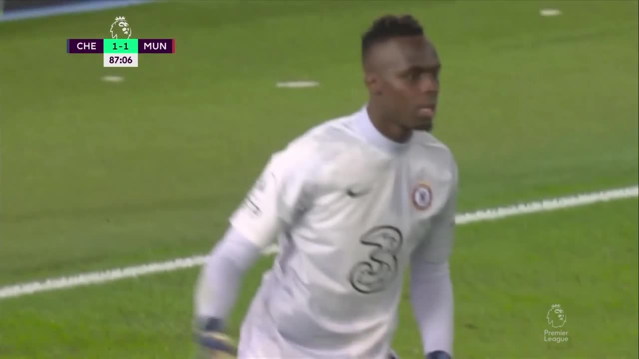 门迪出球失误 弗雷德断球后射门变“回传”（弗雷德里克门迪）