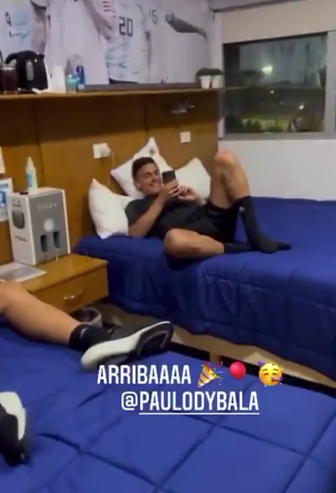 28岁生快！队友们给迪巴拉一个惊喜（迪巴拉复出仅用4分钟就进球）