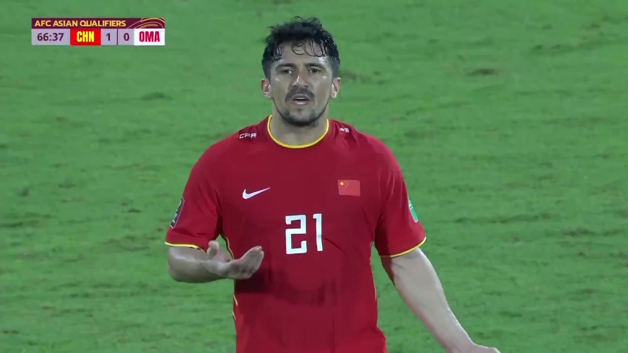 洛国富第66分钟被换下 摇头念念有词不愿下场（洛国富原名叫什么）