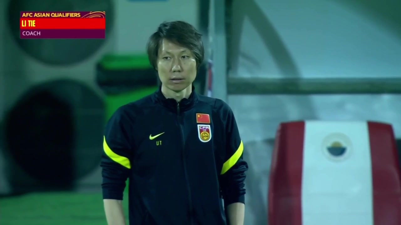 开场就吹！李铁场边指导狂吹刘海（李铁吹刘海的真正原因）