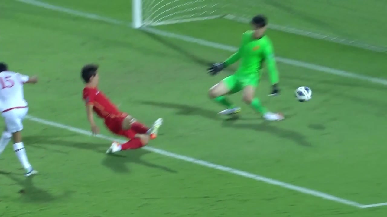 国足门前风声鹤唳 阿曼连续围攻险些扳平（国足踢阿曼）