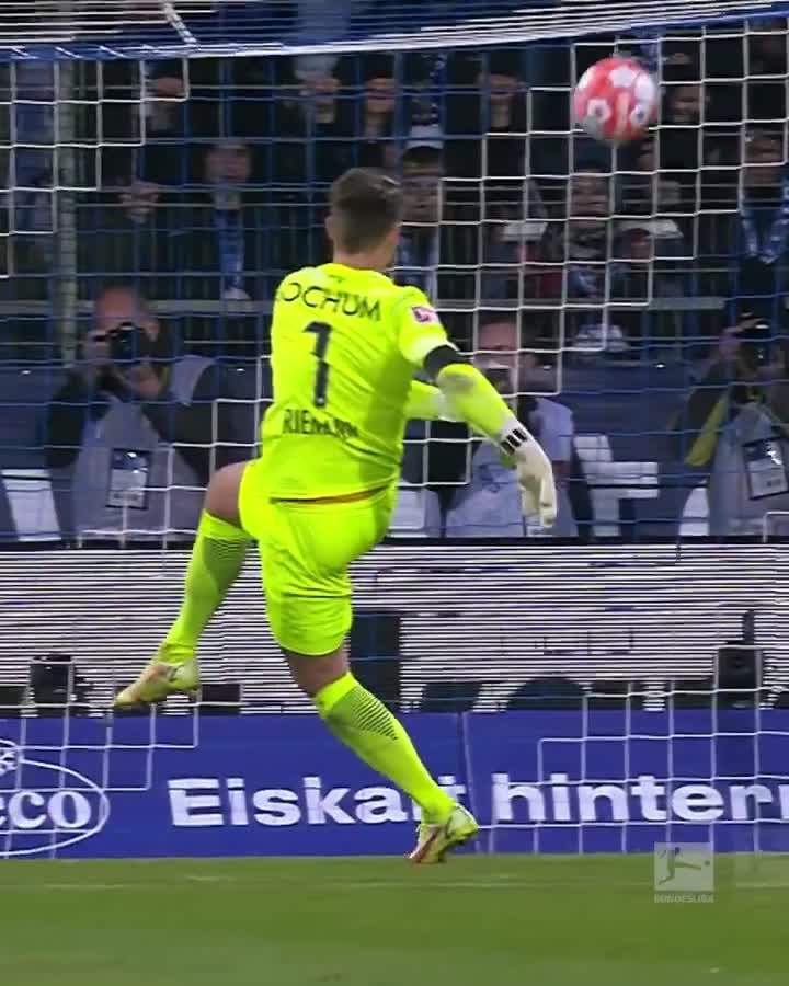 不愧是门将...波鸿门将主罚点球一脚打飞（波鸿主帅）