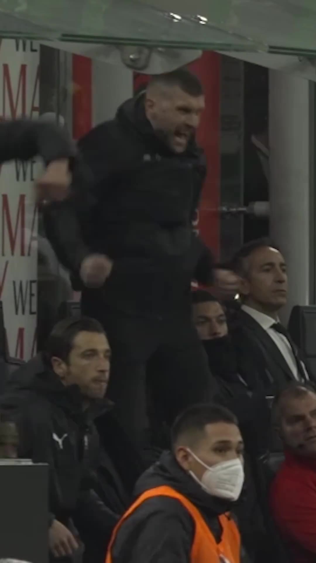 塔塔鲁萨努扑点球时，你是怎么庆祝的？（塔塔鲁沙努）