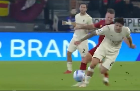 很不必要！罗马最后时刻韦勒图扫倒托纳利吃黄（韦勒图 罗马）