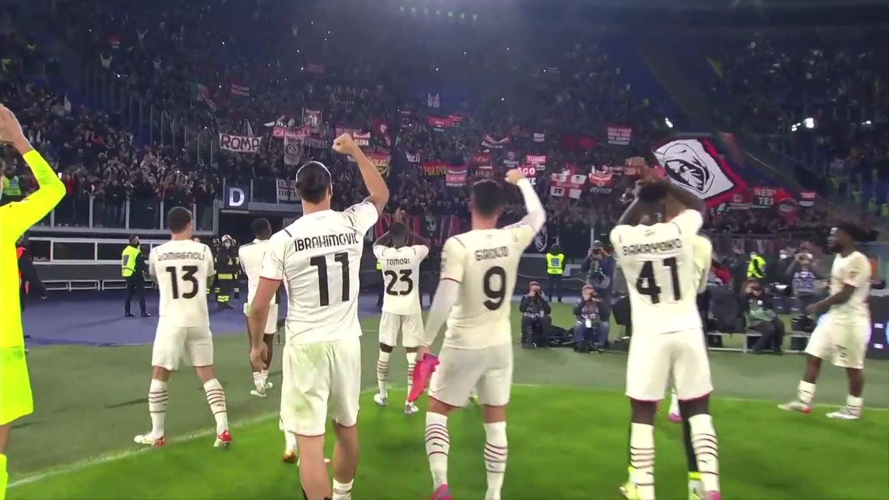 豪取联赛7连胜！米兰球员赛后和球迷庆祝（豪取联赛7连胜!米兰球员赛后和球迷庆祝视频）