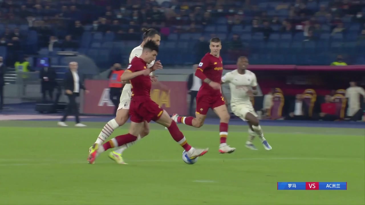 伊布杀入禁区造点球 凯西主罚命中米兰2-0领先罗马（伊布在ac米兰）
