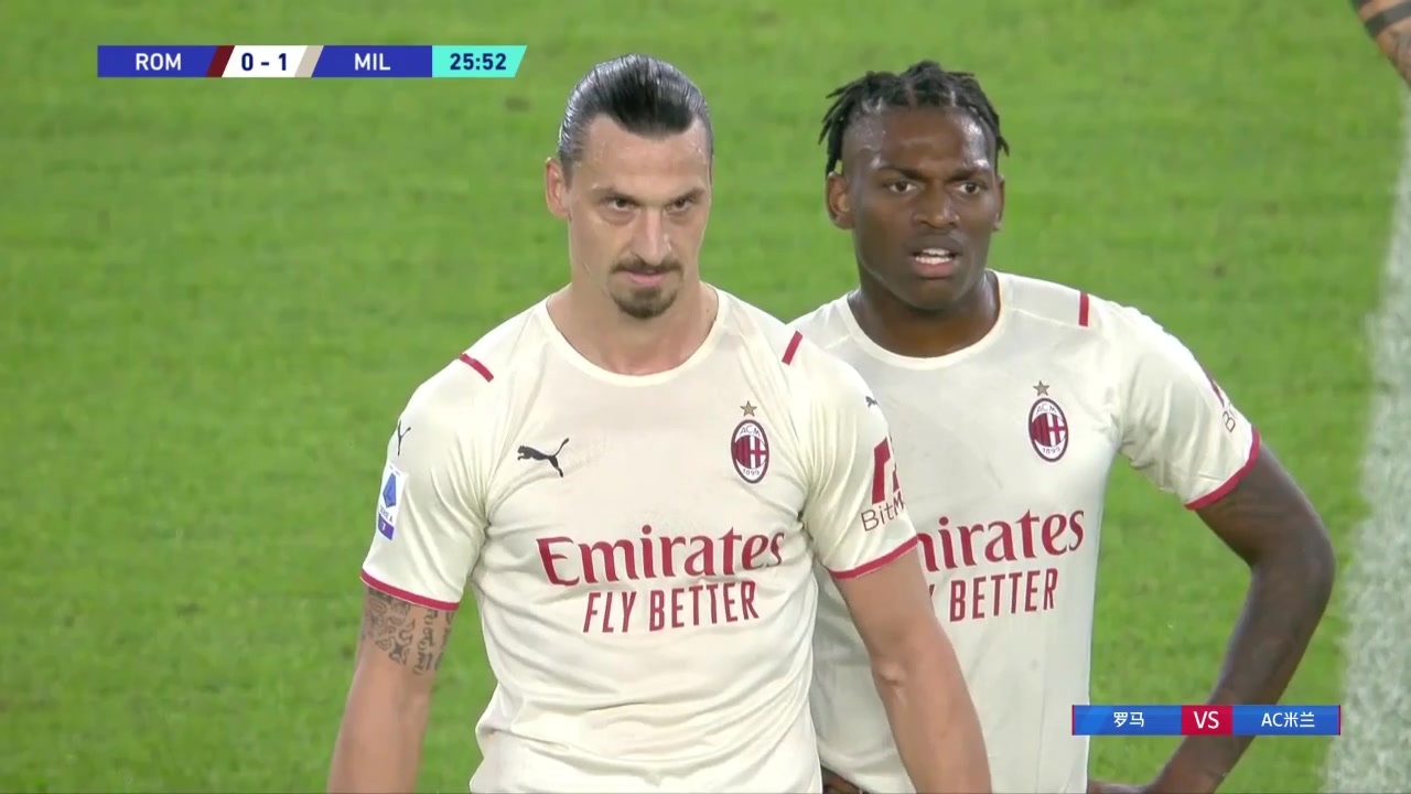 这个男人太猛了！伊布主罚任意球直接暴力破门（伊布 任意球）