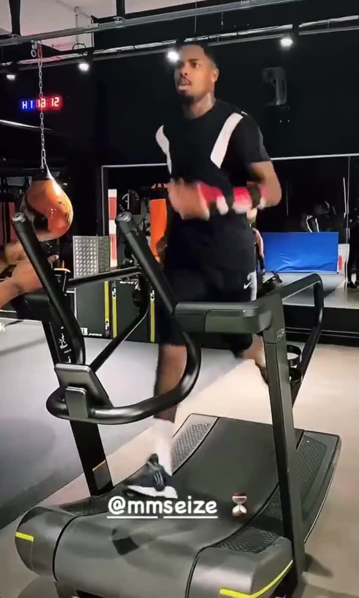 静待门神回归！迈尼昂恢复性训练视频（迈尼昂门将）