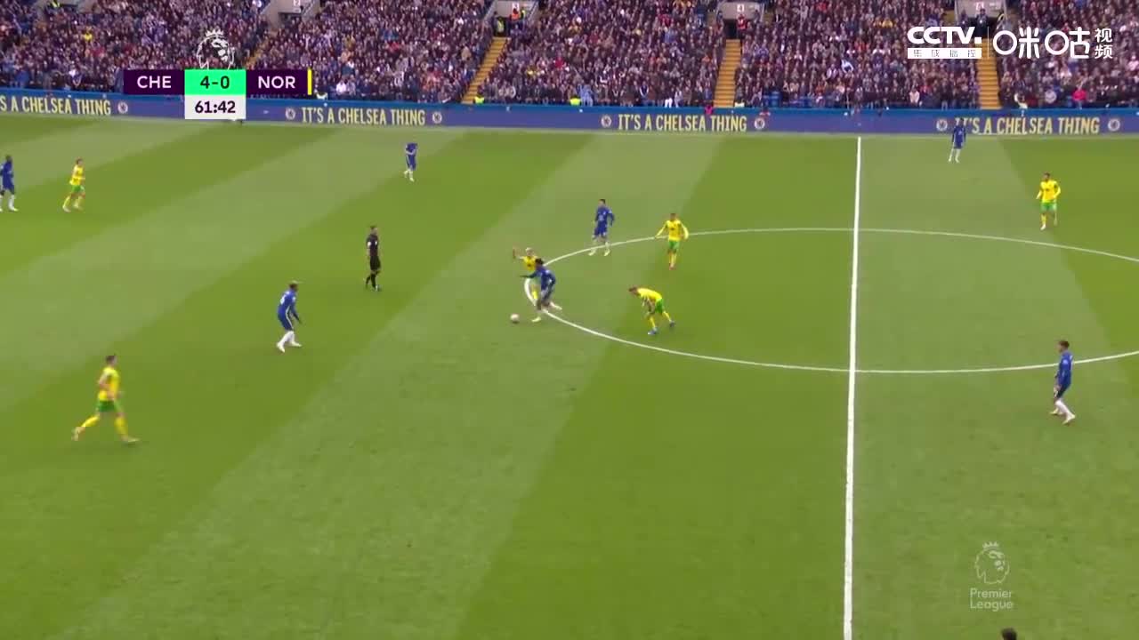 奥多伊传中打在防守队员身上变线 克鲁尔来不及反应球弹入球网（奥多伊踢什么位置）