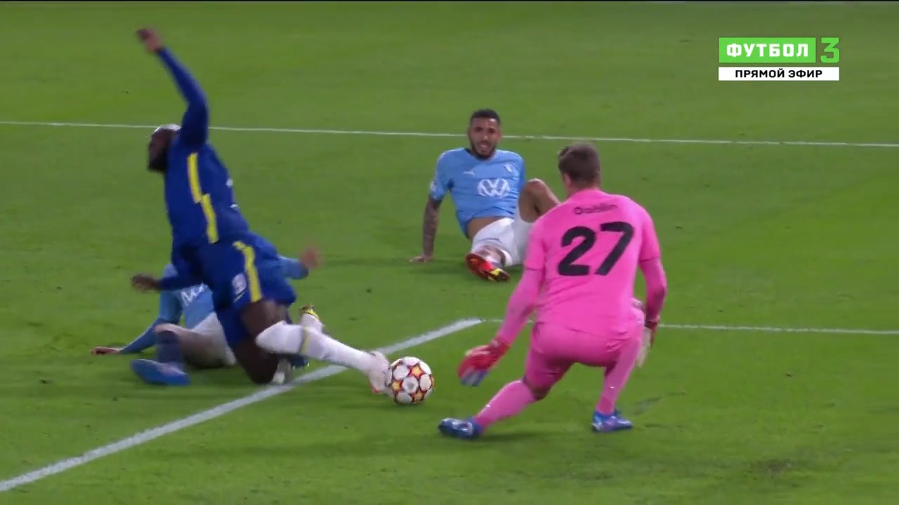 卢卡库突破禁区造点球 若日尼奥主罚轻松命中（卢卡库点球!扳回一城）