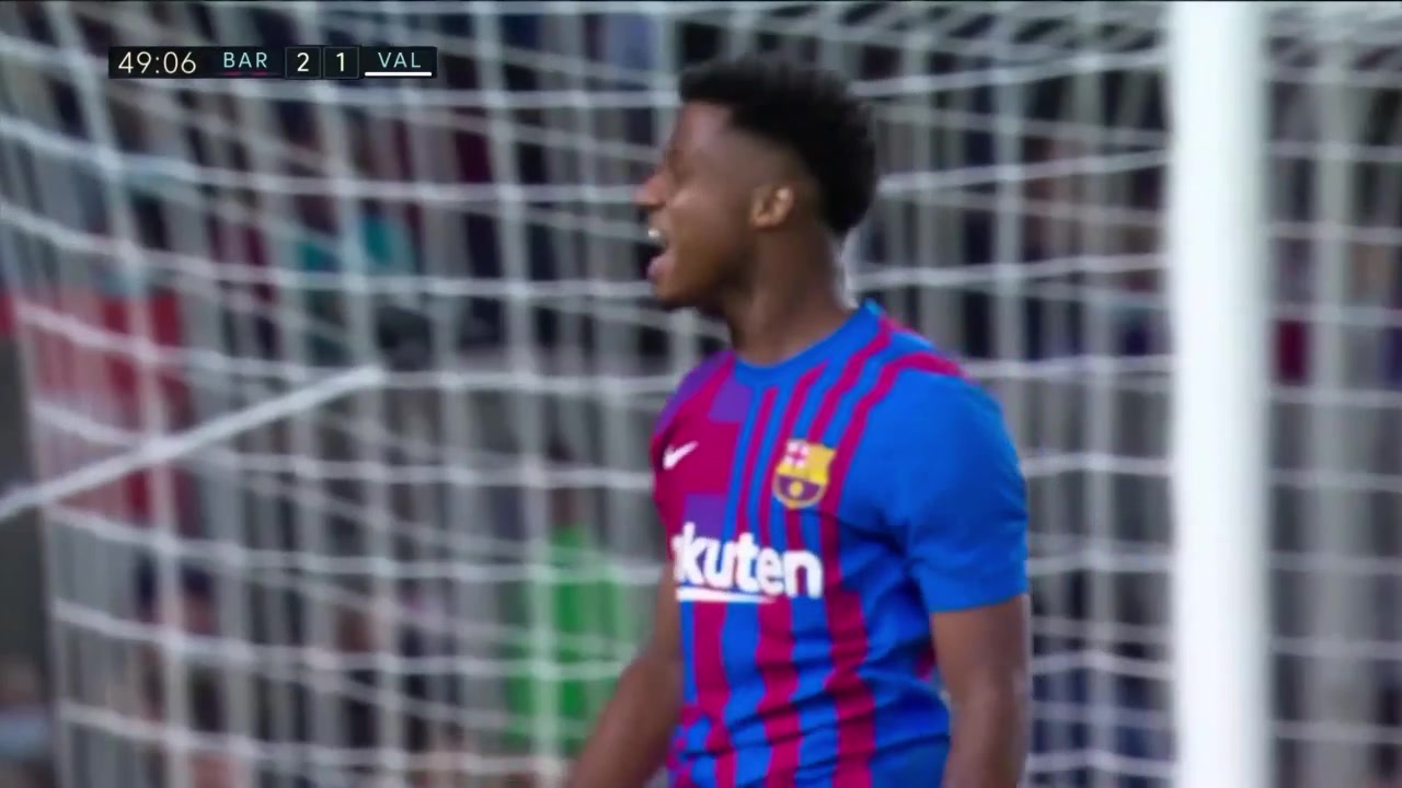 【集锦】西甲-法蒂破门+造点德佩传射阿圭罗首秀 巴萨3-1逆转瓦伦（巴萨官宣阿圭罗）