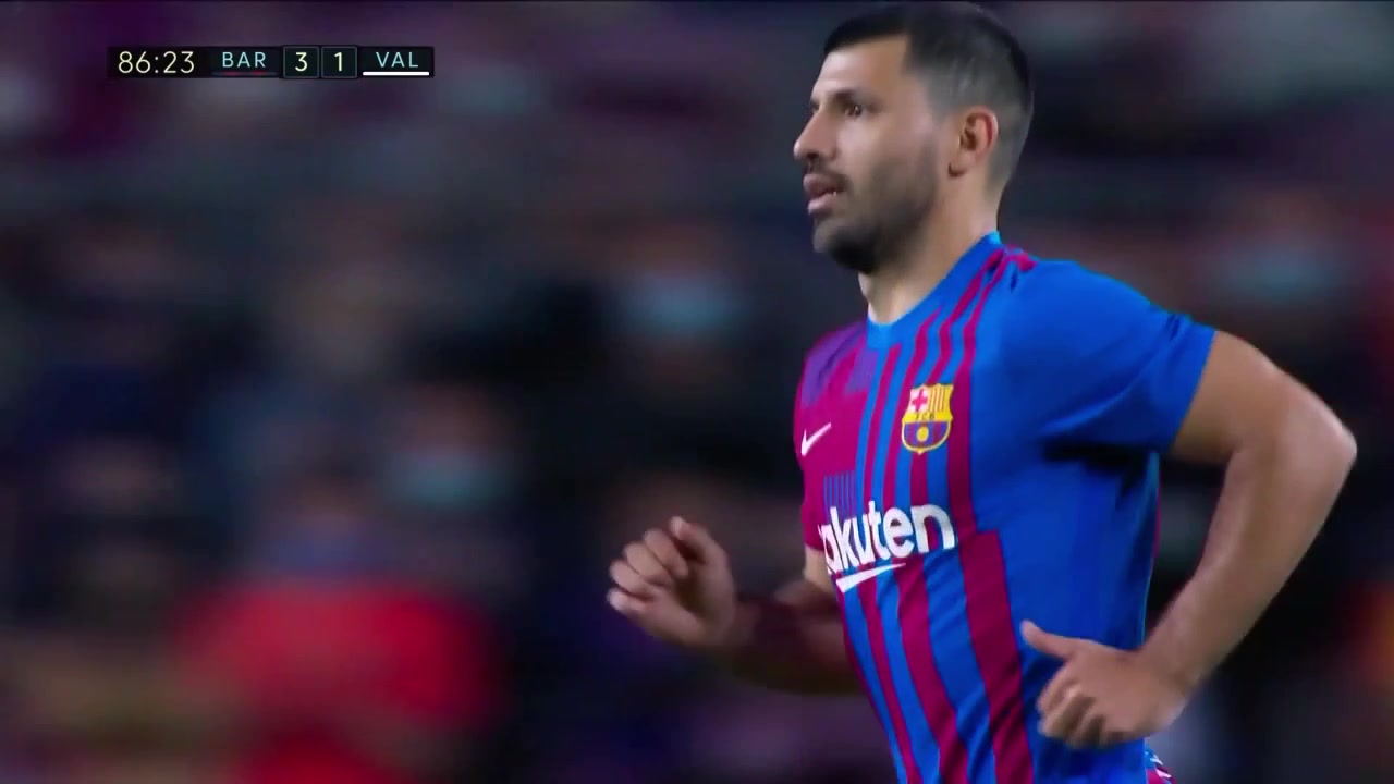 终于等到你！阿圭罗替补登场上演巴萨生涯首秀（巴萨 阿圭罗）