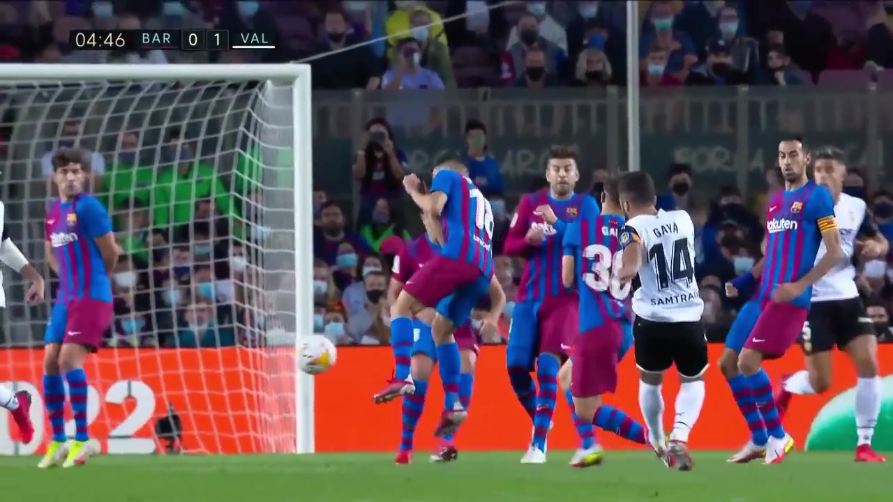 巴萨开场便落后！加亚超远世界波爆射破门（加亚 巴萨）