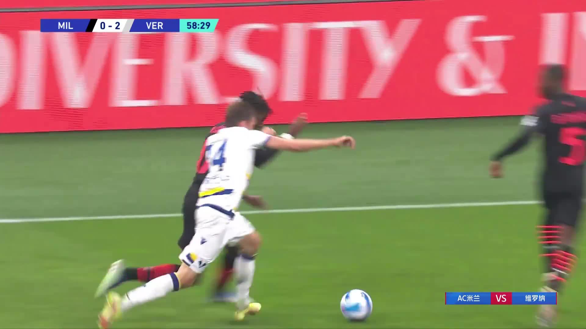 天王盖地虎！吉鲁头球破门 米兰扳回一球（吉鲁头球能力）
