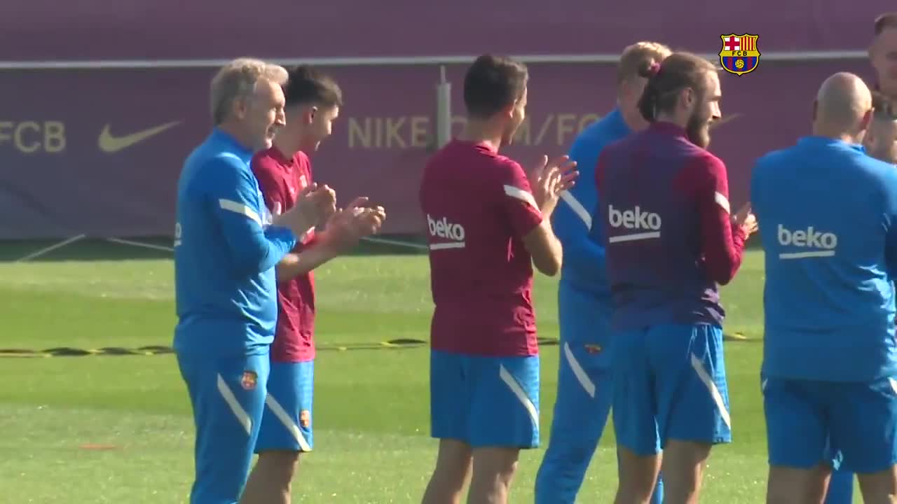 老传统！队友们狂揍佩德里庆祝续约（佩德里集锦）