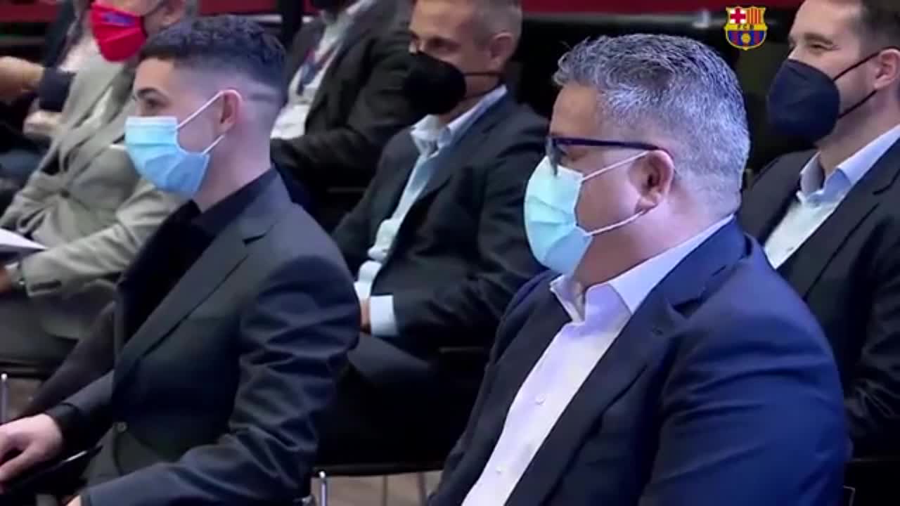 忘不了他？拉波尔塔发布会上误把佩德里说成梅西（拉波尔塔续约梅西）