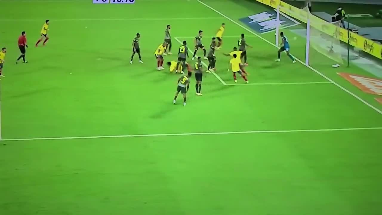 尴尬了！绝杀后法尔考当面在厄瓜多尔门将庆祝 结果绝杀无效（法尔考 足球）