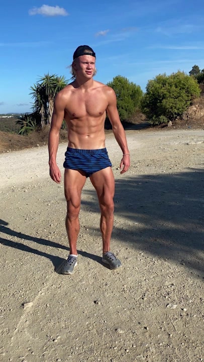 真猛啊！哈兰德假期训练秀完美身材