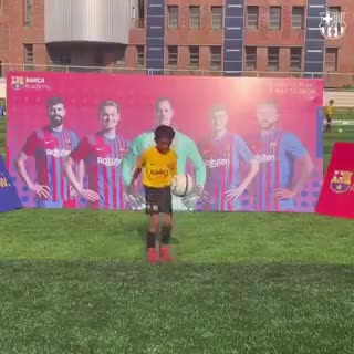 巴萨7岁神童一分钟内颠球146次（巴萨颠球失误）