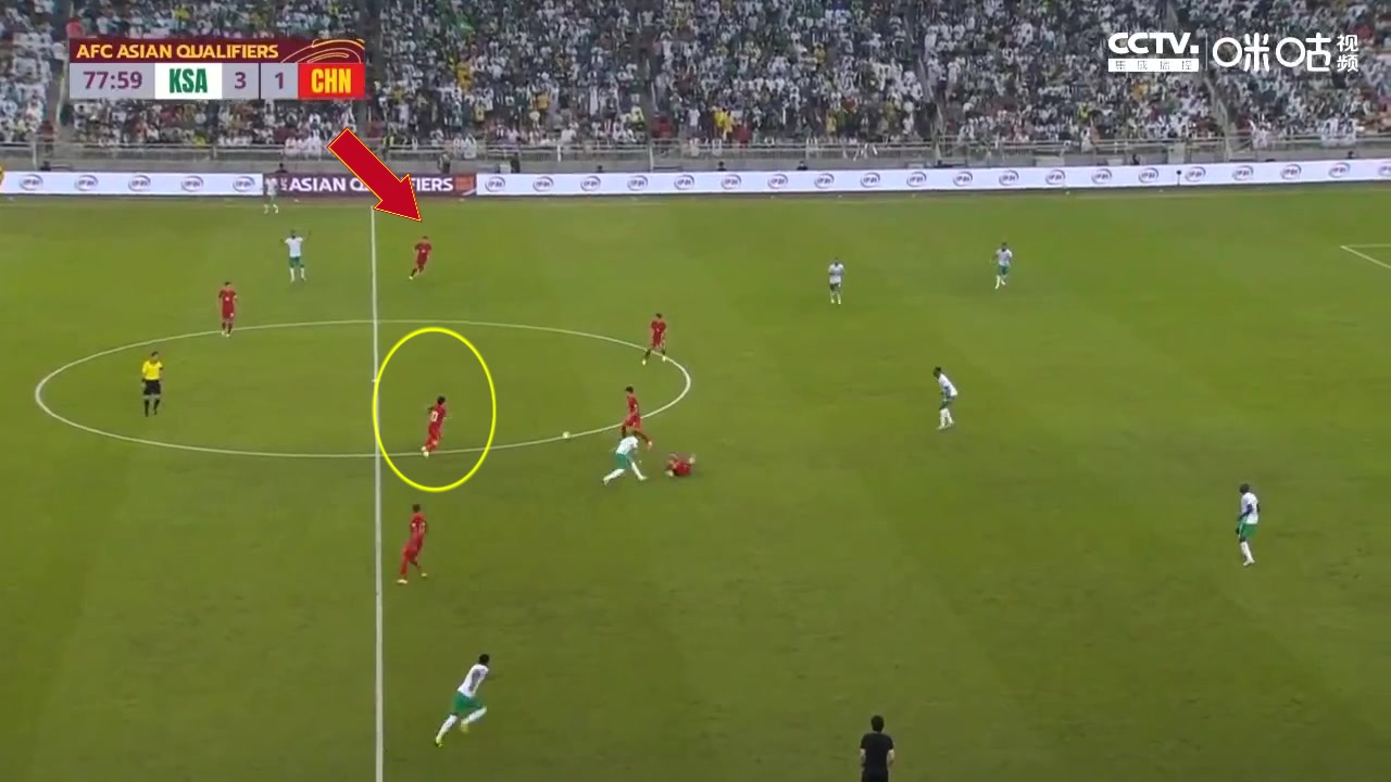 解说直叹气！洛国富边路插上，张稀哲选择回传（洛国富赛后采访）