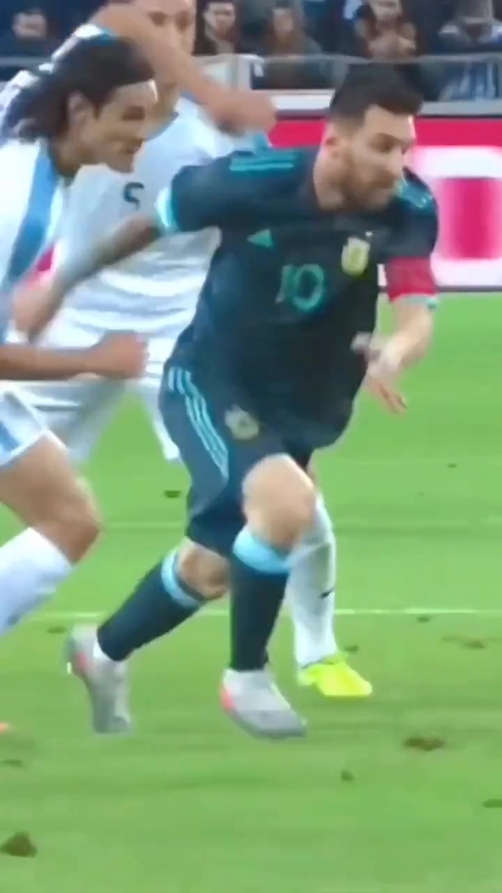 拉不倒的潘帕斯陀螺！梅西连扛数人闪转腾挪护球（梅西可以叫潘帕斯雄鹰是什么意思）