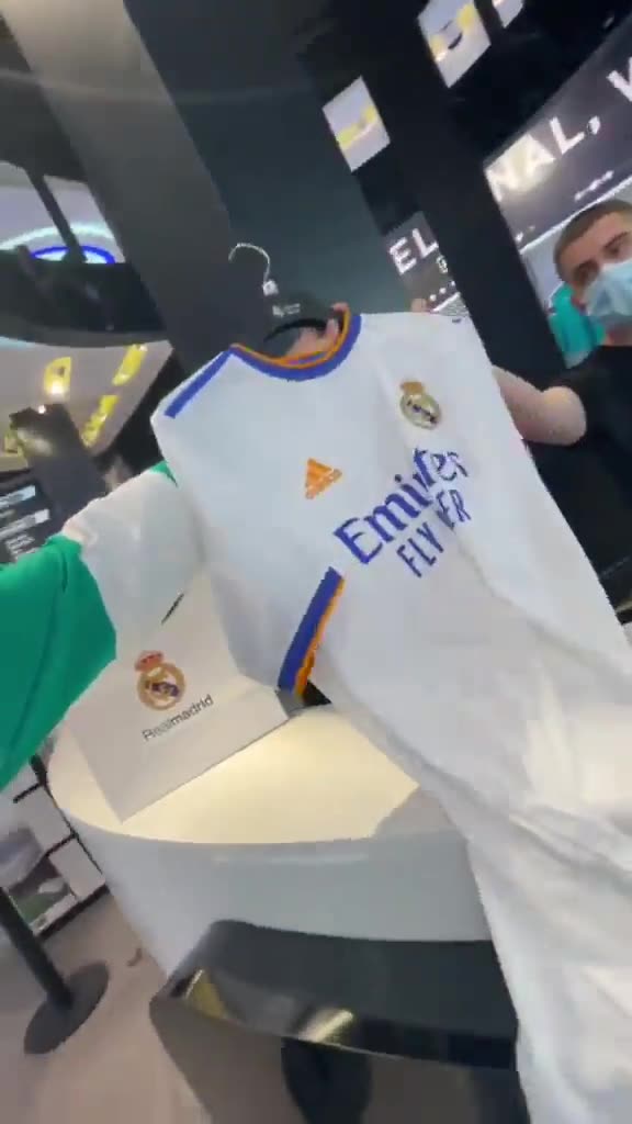 西班牙网红去皇马专卖店买梅西球衣 结果出乎意料（西班牙人买皇马球员）