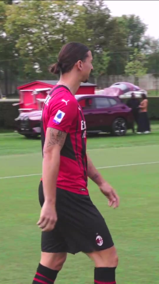 意气风发！米兰全家福拍摄花絮（米兰全家福高清）