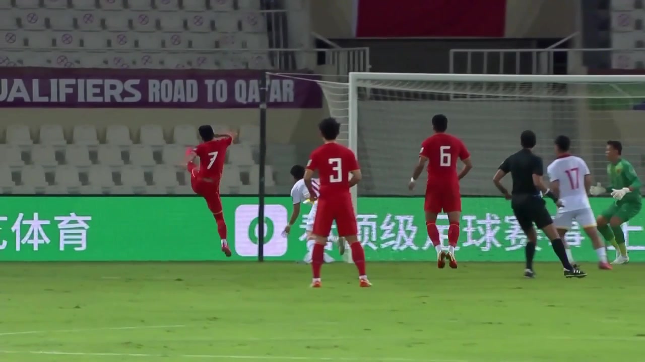 国足角球开出造险情 武磊小角度射门可惜太正（2021国足武磊）
