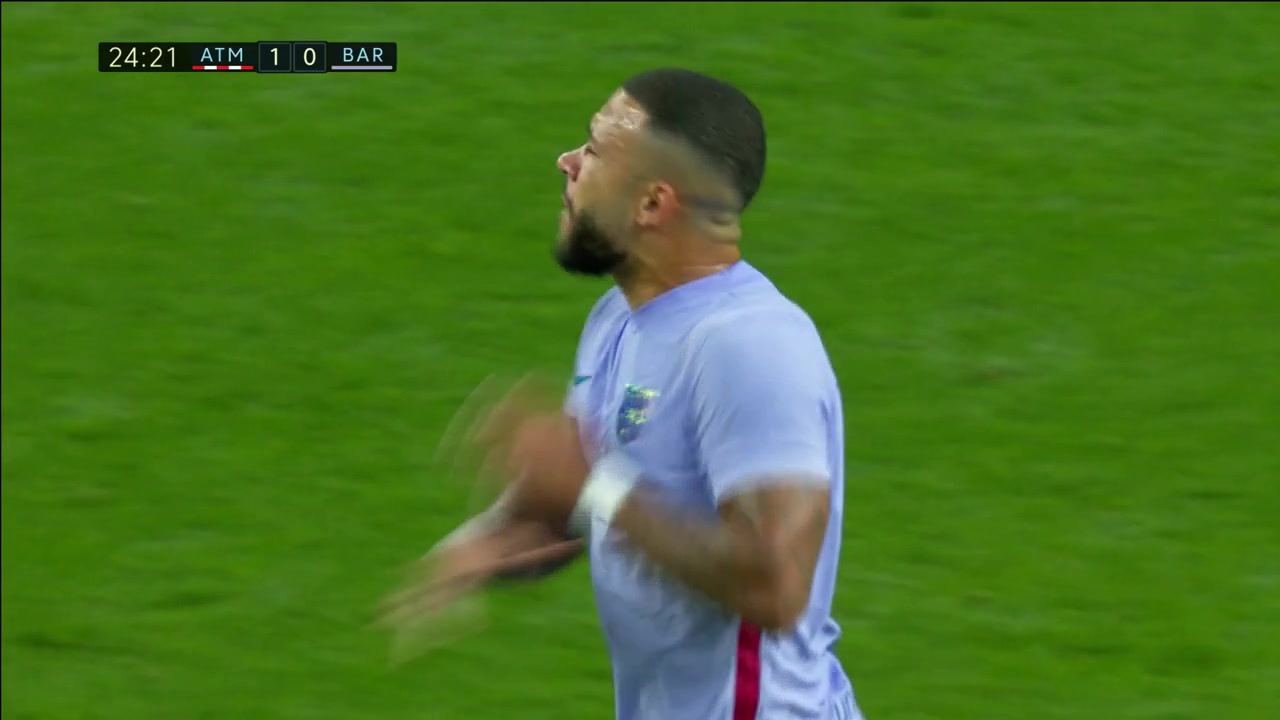 巴萨失守丢球！科曼看台摊手无语&德佩暴怒挥拳（巴萨 科曼）