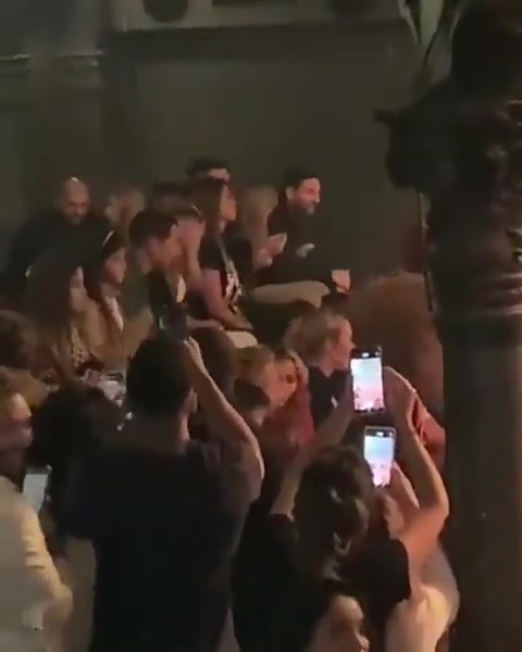 顶流！梅西在音乐会上受到热烈追捧（梅西 音乐）