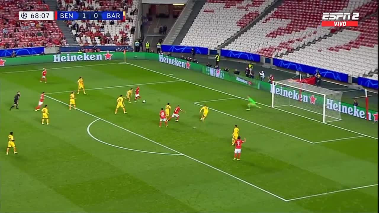 巴萨0-2落后！拉法·席尔瓦门前乱战破门（拉法米尔巴萨）