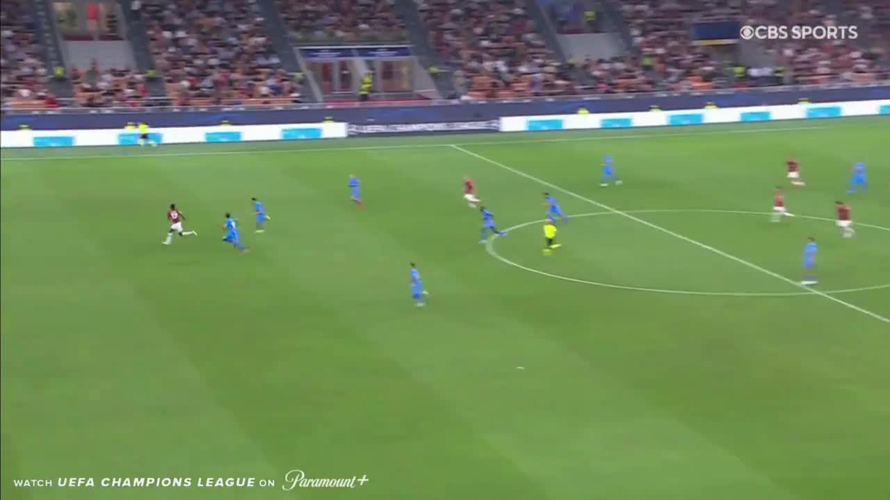 这球帅炸！莱奥超级倒钩击中横梁（莱奥6.2秒进球）