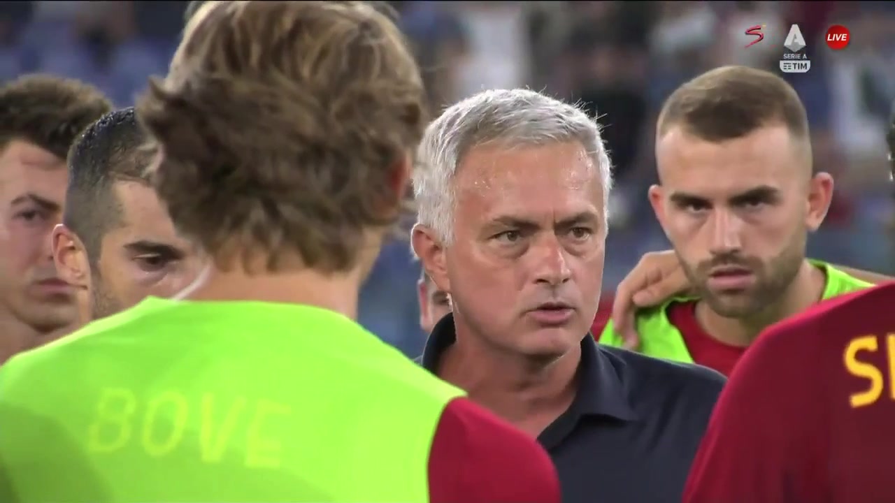 德比大战输球！穆里尼奥当场召集球员开会（德比大战输球!穆里尼奥当场召集球员开会）