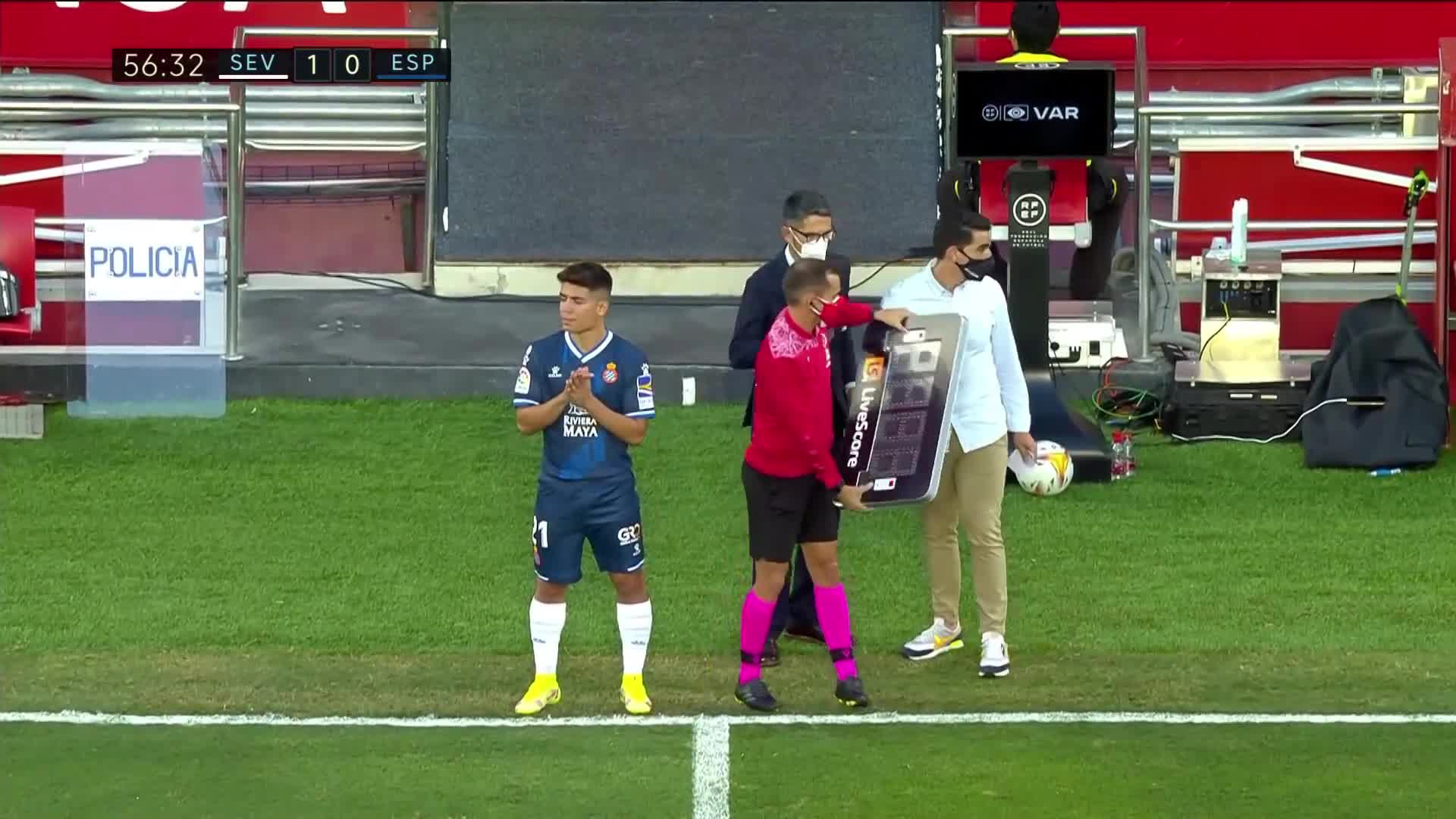 表现打几分？武磊首发57分钟后被小将拉梅拉换下（武磊拉球）