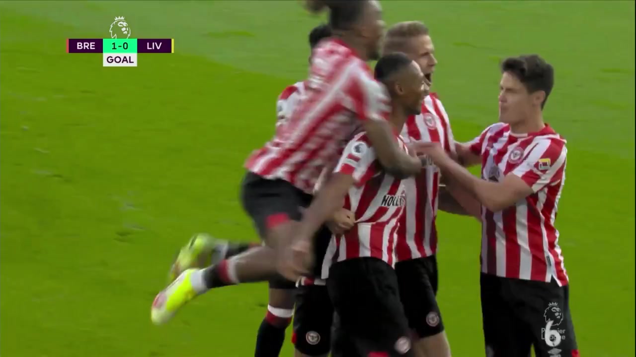 精妙设计！布伦特福德任意球配合攻破利物浦（布伦特福德 vs 利物浦）