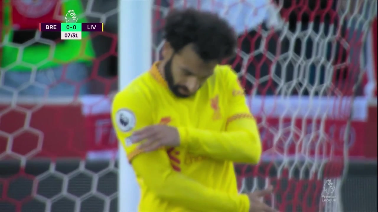 差之毫厘！萨拉赫单刀穿裆门将遭门线解围（萨拉赫破门）