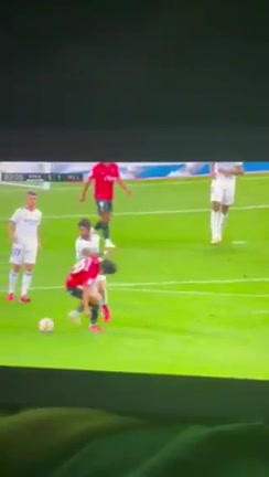 骚气冲天！伊斯科穿裆戏耍李刚仁