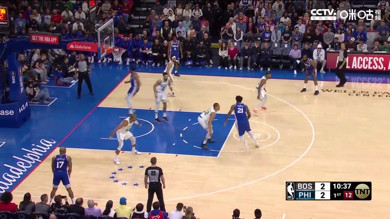 （希罗怎么不打比赛）大心脏绝杀全场沸腾！希罗点飞防守冷血三分绝杀 时间仅剩1.8秒