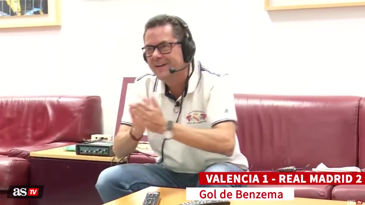 阿斯主编观看皇马比赛过程 丢球怒拍大腿绝杀后喜笑颜开（皇马阿斯拉妮）