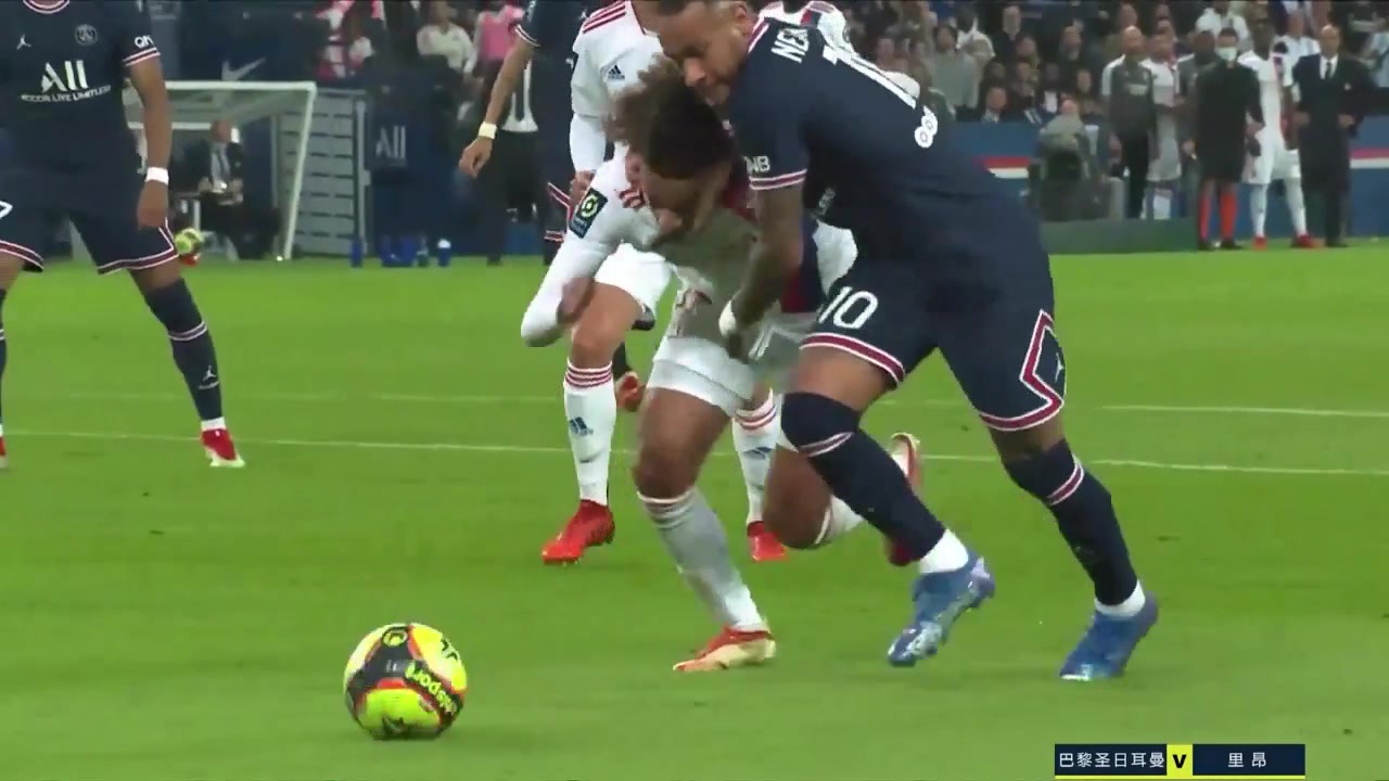 【集锦】法甲-梅西中框+被换下内马尔点射 巴黎2-1绝杀里昂（梅西大巴黎内马尔）