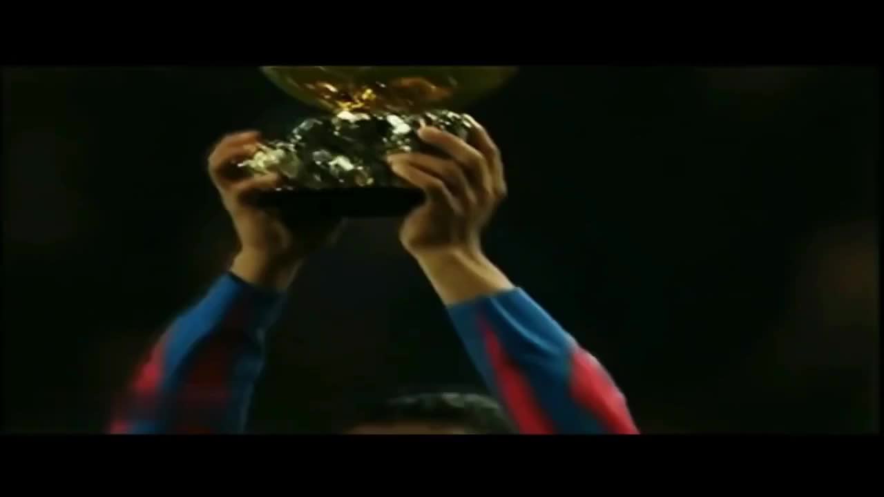 永远的足球精灵！小罗外网1亿播放的视频（小罗足球视频集锦）