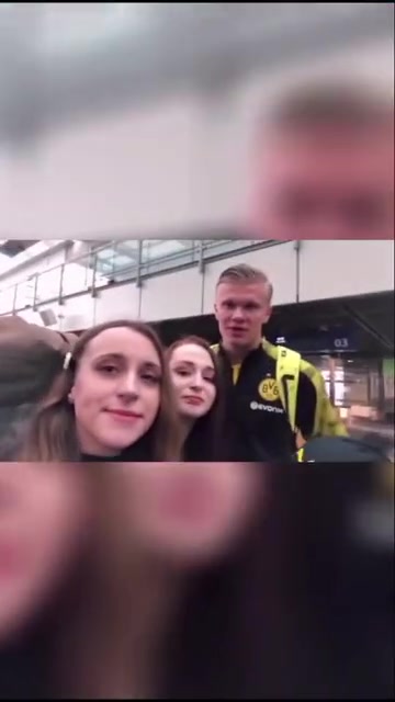 直男哈兰德被妹子要求讲几句