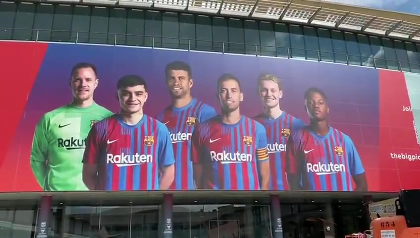 新门面！诺坎普外海报更新（诺坎普外景）