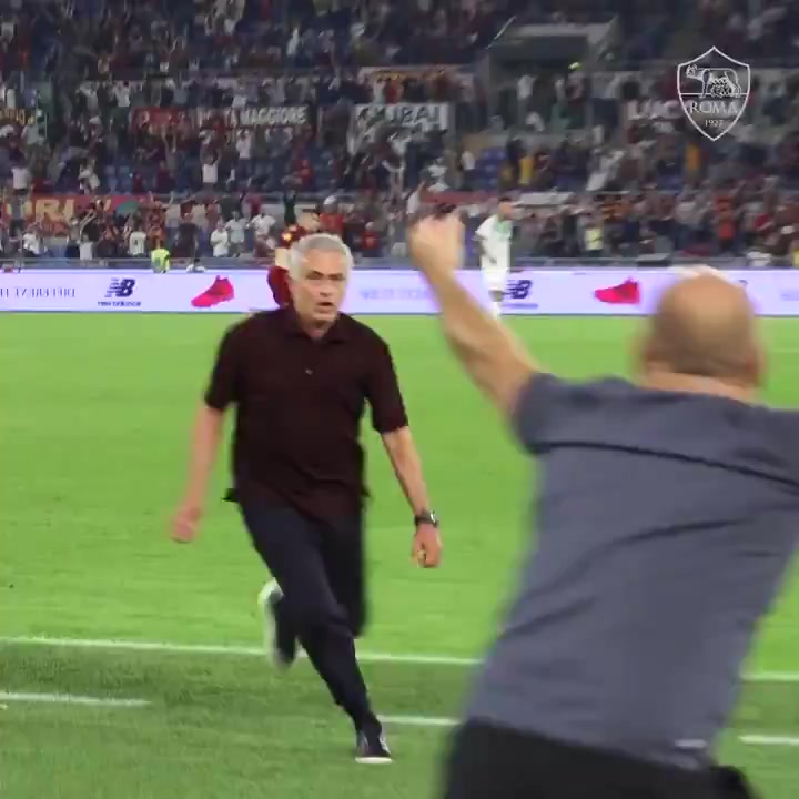 特殊的一个！跟拍镜头看 穆帅飞奔庆祝沙拉维绝杀（沙拉维穆里尼奥）