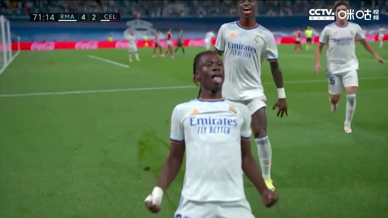 莫德里奇外脚背射门被扑出 卡马文加跟进补射得手（莫德里奇外脚背进球）