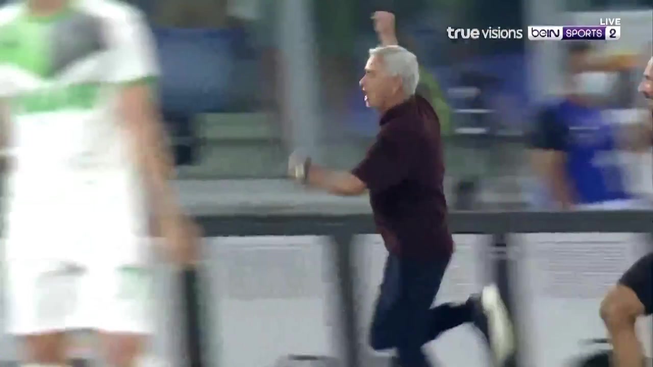 沙拉维补时世界波绝杀 穆里尼奥飞奔激情庆祝(球员沙拉维)