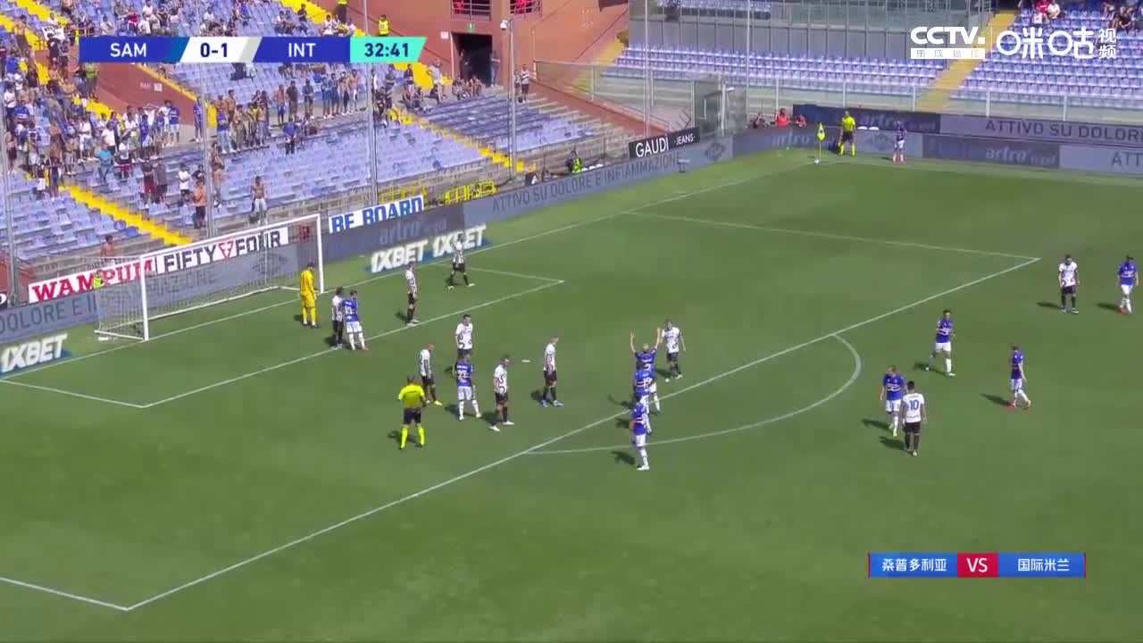 运气爆棚！吉田麻也推射蹭到哲科脚后跟折射入网（吉田麻也进球）