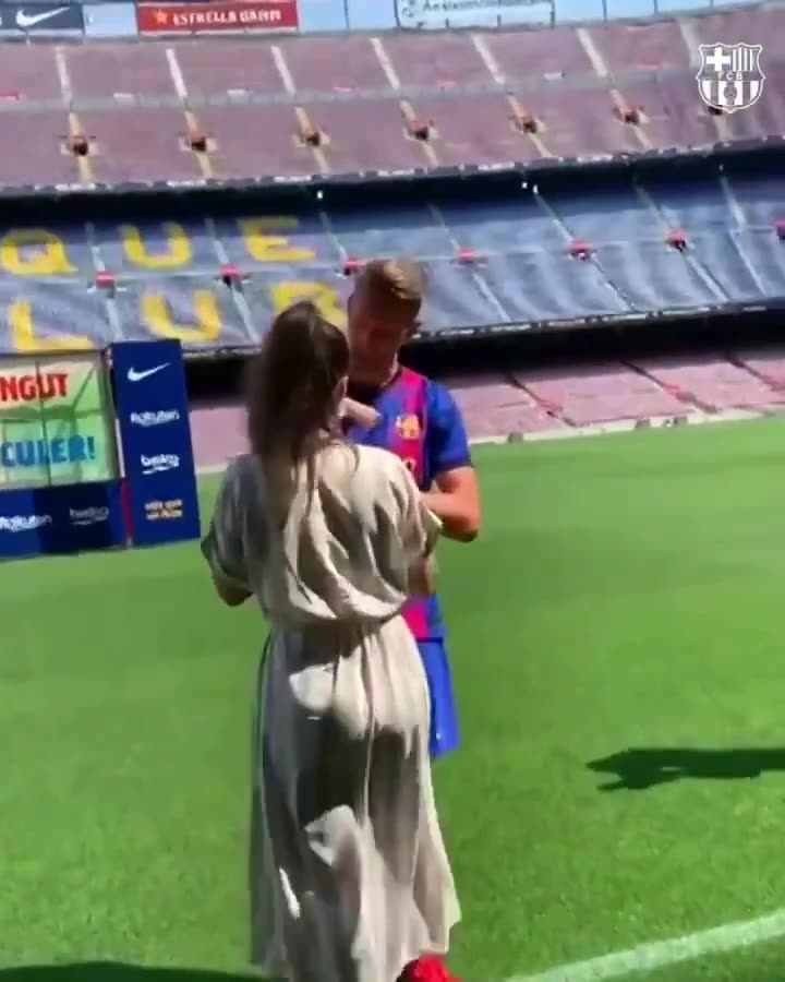 巴萨新援保留节目！卢克-德容亮相诺坎普！（卢克德容转会巴萨）